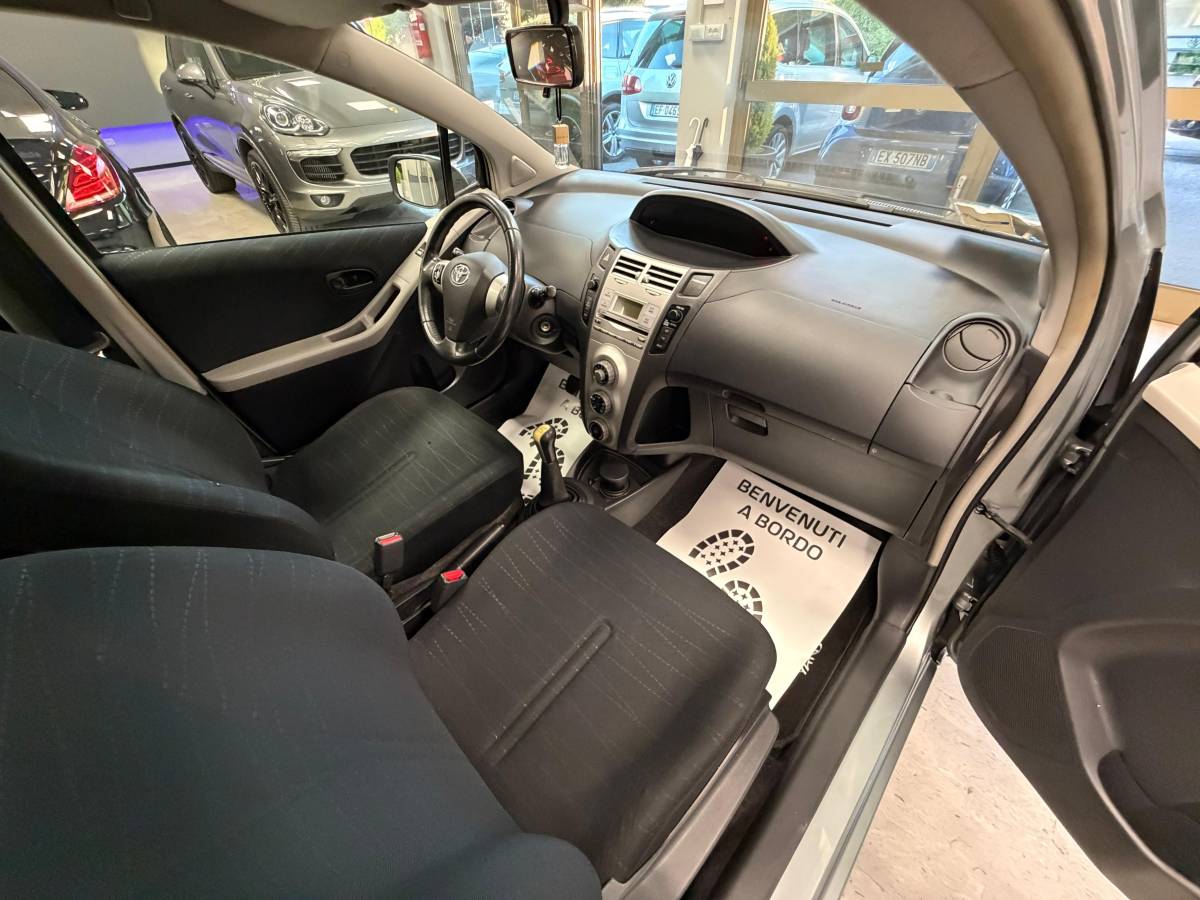TOYOTA YARIS